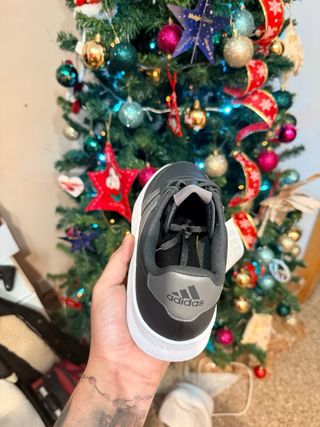 Zapatillas Adidas Gris y Blancas