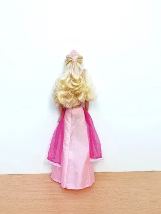 Muñeca Barbie pretty princess 2001