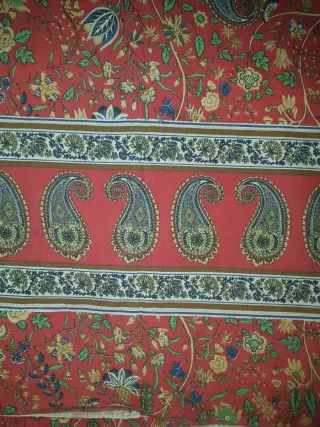 Tovaglia fantasia floreale e paisley