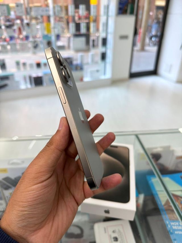 iPhone 15 Pro Max 256GB Semi Nuevo