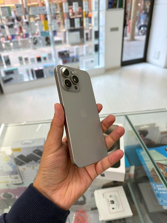 iPhone 15 Pro Max 256GB Semi Nuevo