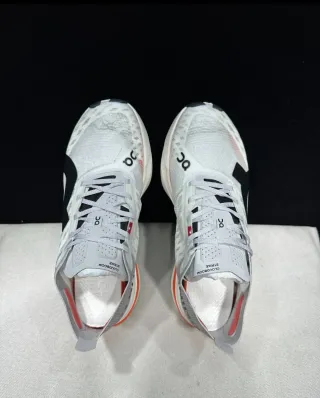 Zapatillas On Running Blancas y Naranjas