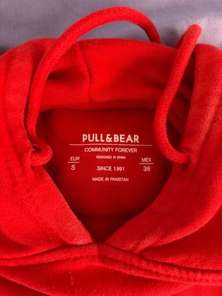 Sudadera con capucha roja
