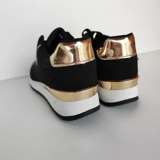Sapatilhas Preto e Dourado T.38
