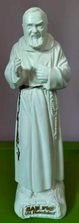 Copriletto matrimoniale in filo bianco.