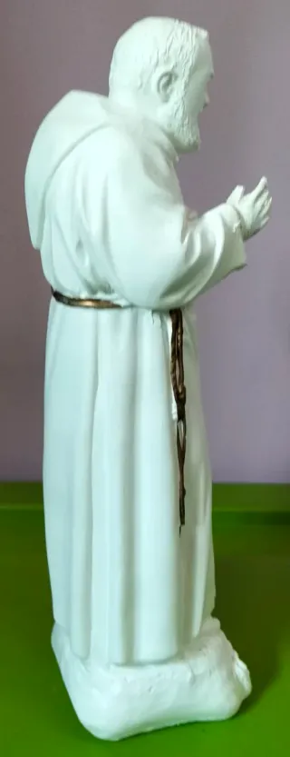 Copriletto matrimoniale in filo bianco.