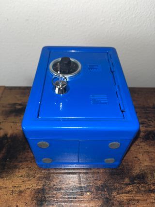 Caja Fuerte Azul 12x10x16