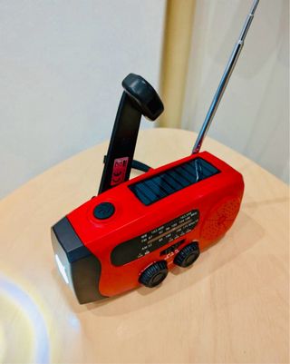 • Radiolinterna portátil solar 3 en 1 - 4000mAh •