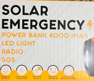 • Radiolinterna portátil solar 3 en 1 - 4000mAh •