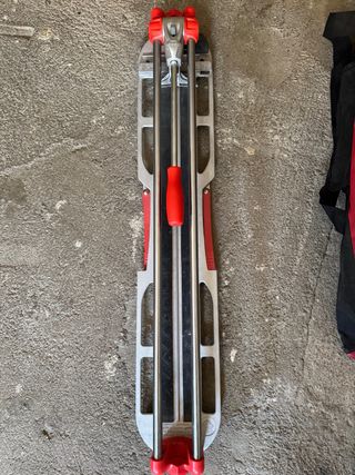 Cortadora de azulejos Rubi con maletín