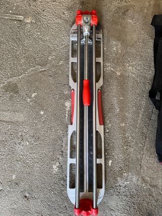 Cortadora de azulejos Rubi con maletín