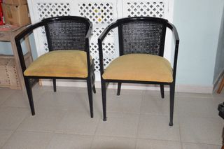 Juego de 2 sillones negros con asiento amarillo
