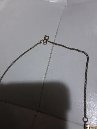 Collana antica dorata con motivo greco