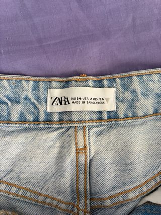 Bermuda vaquera desgastada