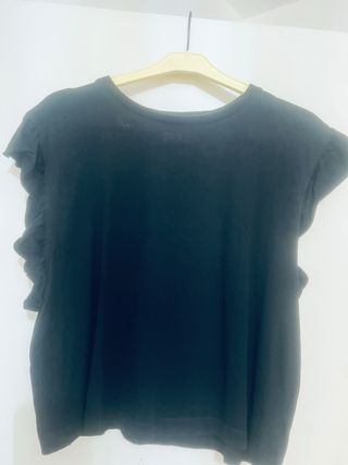 Camiseta negra mujer volantes