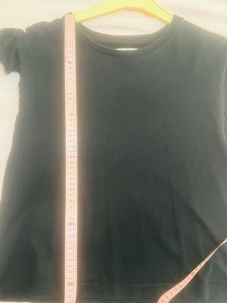 Camiseta negra mujer volantes