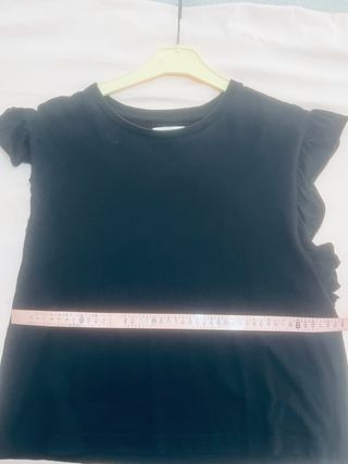 Camiseta negra mujer volantes