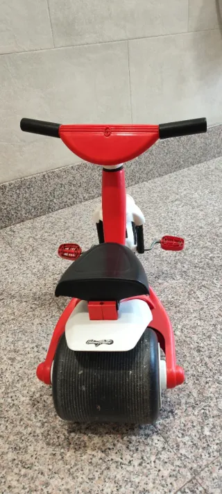 Moto pedales de niño o niña roja y blanca