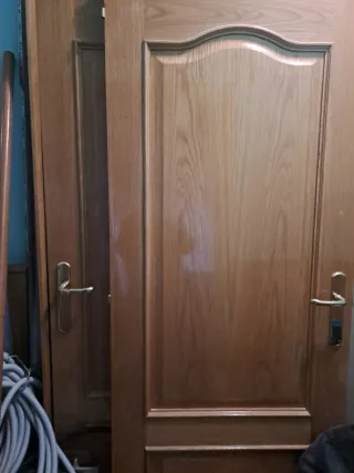 Puertas interiores madera con manillas
