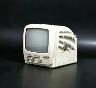 Radio antigua y televisión mini portátil  70s.