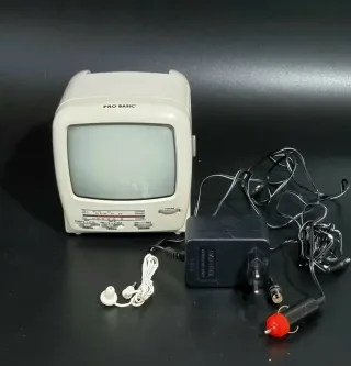Radio antigua y televisión mini portátil  70s.
