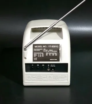 Radio antigua y televisión mini portátil  70s.