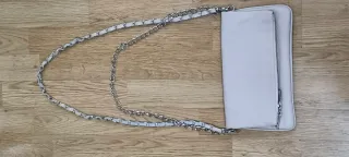 Bolso de mano plateado y blanco