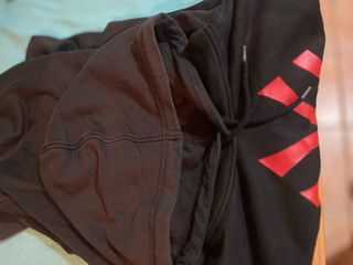 Sudadera New Era NY Negra y Roja