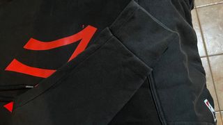 Sudadera New Era NY Negra y Roja