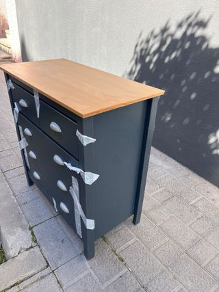 Cómoda de madera y plástico gris