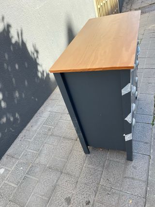 Cómoda de madera y plástico gris