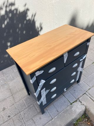 Cómoda de madera y plástico gris