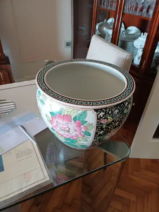 Jarrón macetero de porcelana china con flores