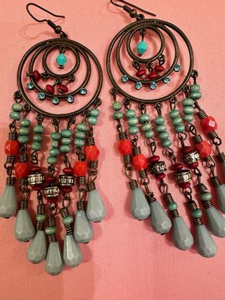 Pendientes largos con pedrería