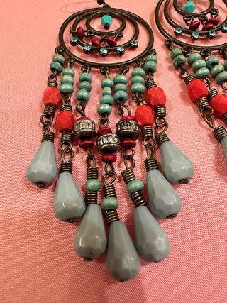 Pendientes largos con pedrería