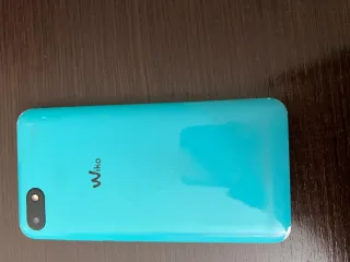 Smartphone Wiko verde acqua con graffi