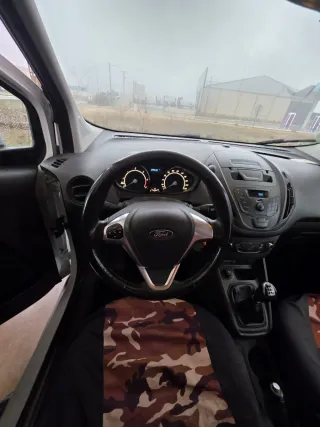 Ford E-Transit Courier 2019