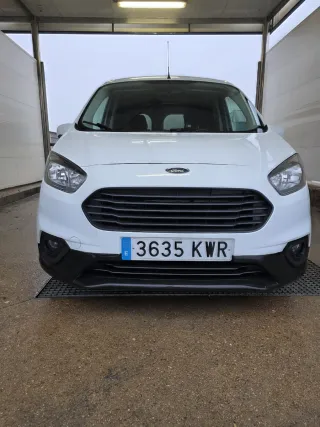 Ford E-Transit Courier 2019