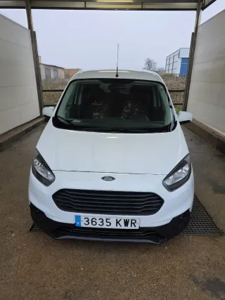 Ford E-Transit Courier 2019