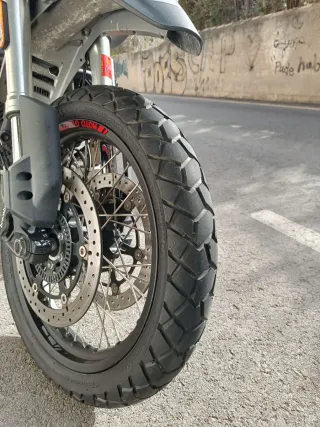 Moto Guzzi V85TT Gris 2019 E4