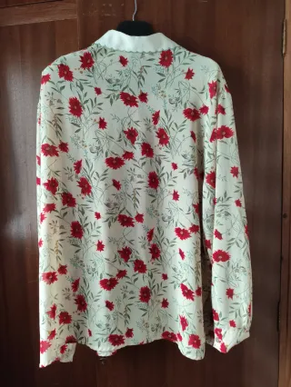 Blusa WFST floral beige y roja talla 48