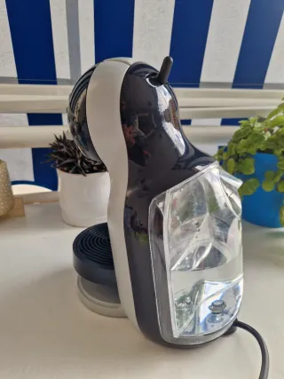 Cafetera Dolce Gusto Negra y Blanca