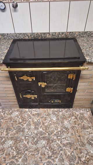 Cocina de carbón antigua