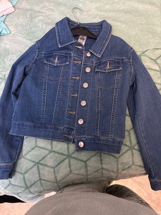 Chaquetas vaqueras niña 7/8año  6€ las dos