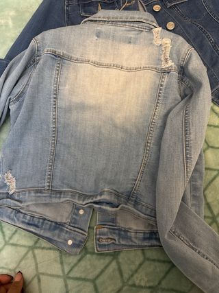Chaquetas vaqueras niña 7/8año  6€ las dos