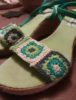 Sandalias cuña esparto crochet