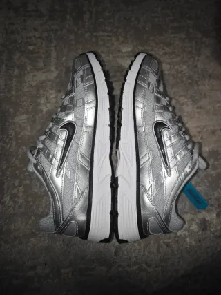 Nike P-6000 Plata y Negro