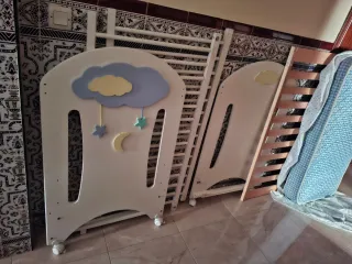 Cuna blanca "Micuna"con somier y colchón.