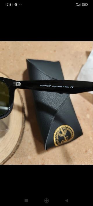 Gafas de sol Ray-Ban negras y azules