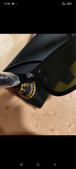 Gafas de sol Ray-Ban negras y azules